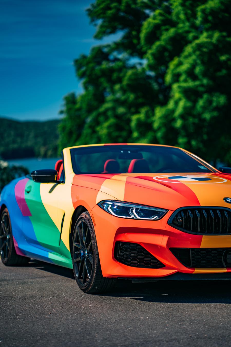 Детали экстерьера BMW M850i xDrive Cabriolet LGBTQ+ (G14) 2020 года  (фото 7 из 12)